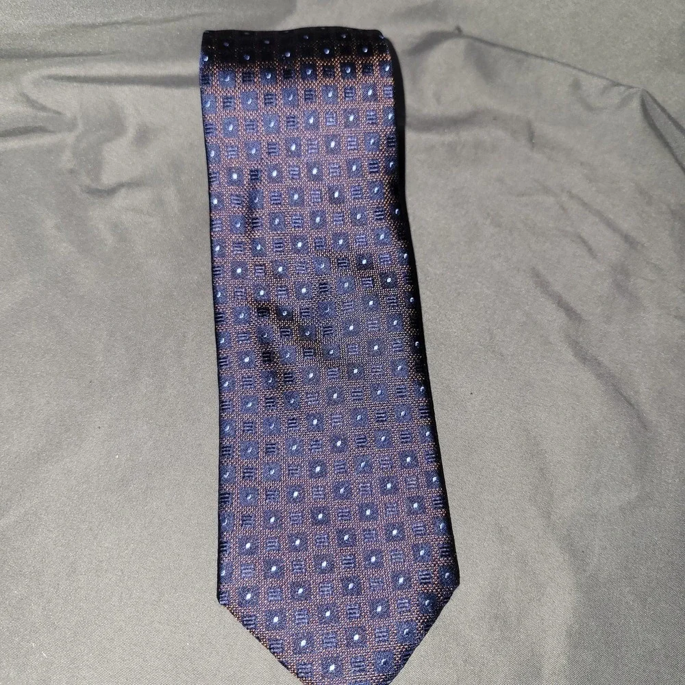 JoS. A. Bank 1905 Men's Purple Navy Paisley Print Tie 100% Silk